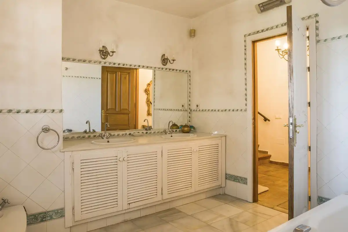 Baño de Casa o chalet en venta en Marbella con Terraza y Piscina
