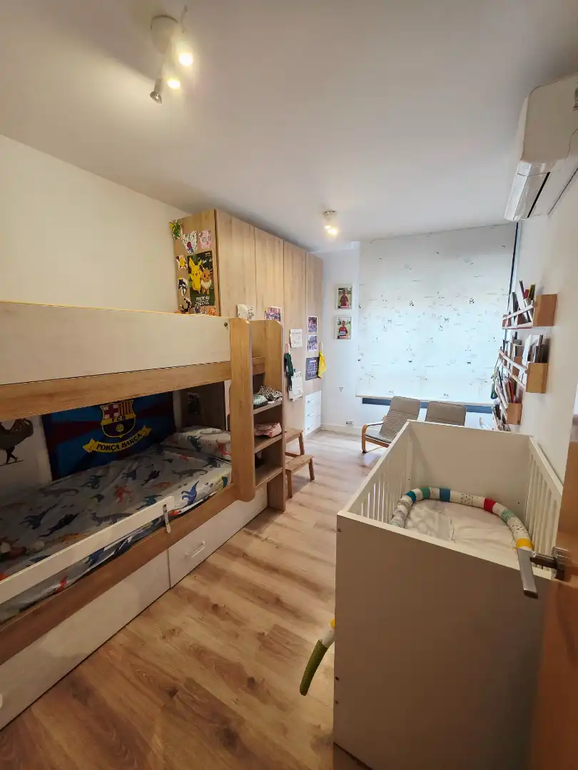 Habitación de Casa adosada en venta en Terrassa con Aire acondicionado, Calefacción y Parquet