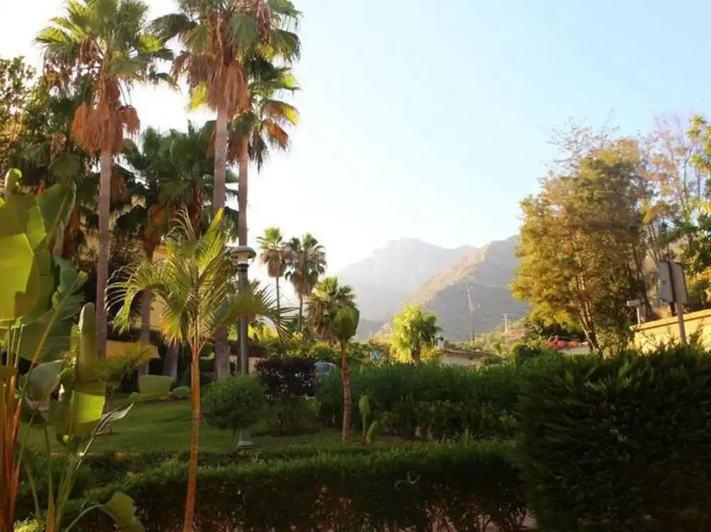 Vista exterior de Planta baja de alquiler en Marbella con Aire acondicionado, Terraza y Piscina