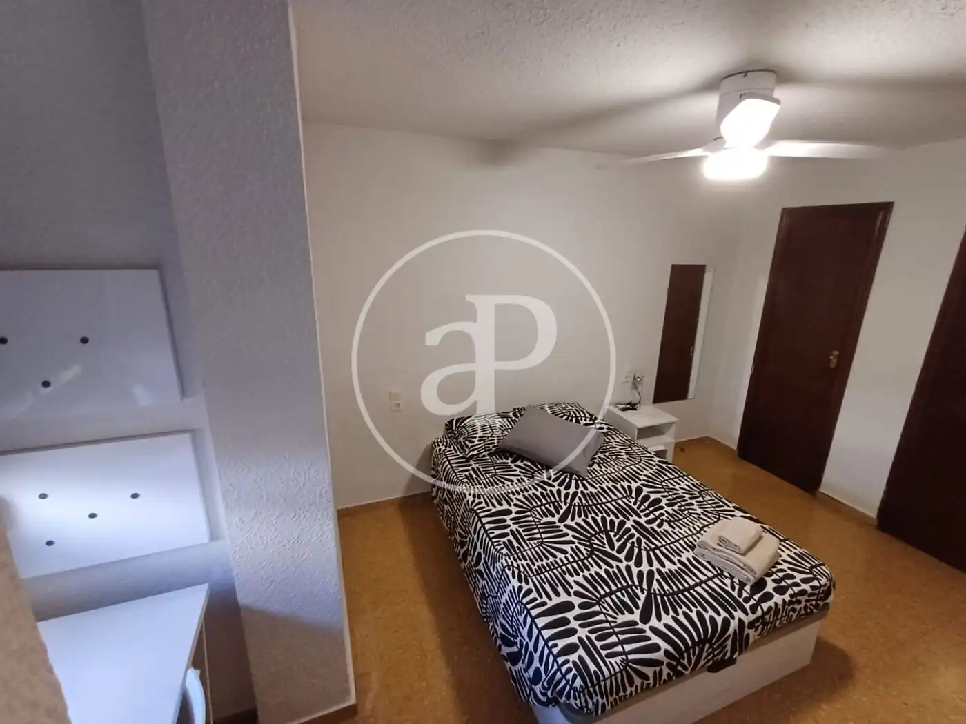 Habitación de Piso de alquiler en Valencia con Aire acondicionado y Amueblado