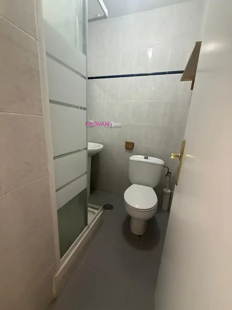 Badezimmer von Wohnung zur Miete in Madrid mit Klimaanlage, Heizung und Parkett
