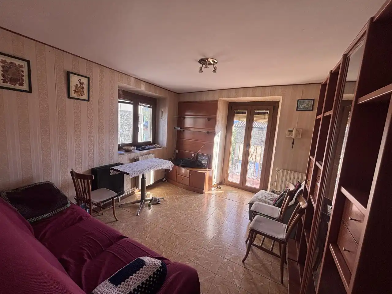 Sala d'estar de Casa o xalet en venda en Ribera d'Urgellet amb Calefacció, Moblat i Alarma