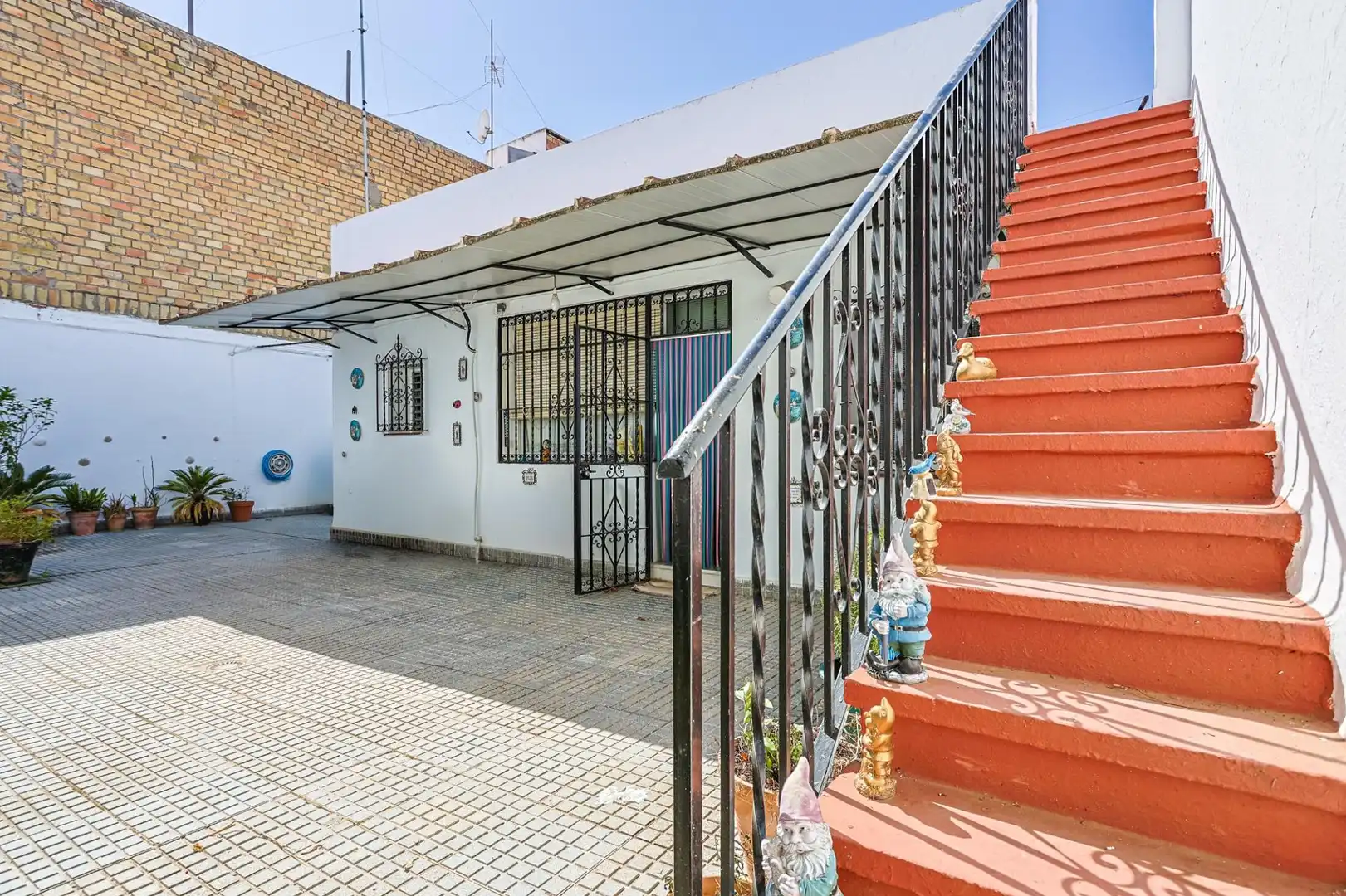 Vista exterior de Casa o chalet en venta en Sevilla con Aire acondicionado y Terraza