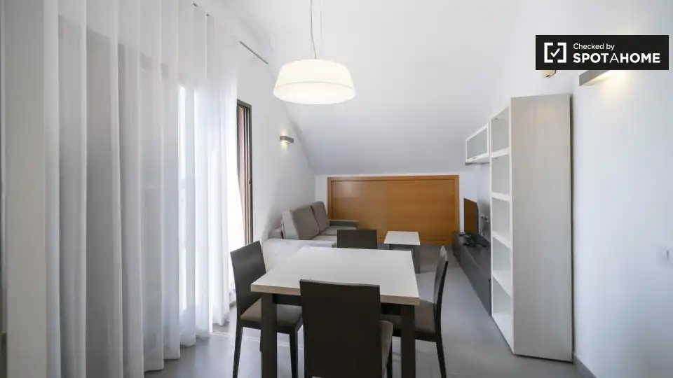 Sala d'estar de Pis de lloguer en Valencia amb Aire condicionat, Calefacció i Moblat