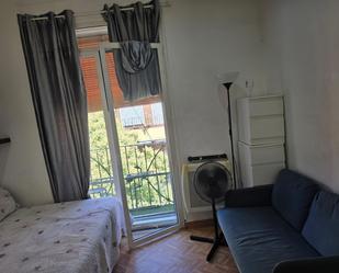 Bedroom of Study to share in  Madrid Capital  with Air Conditioner, Furnished and TV