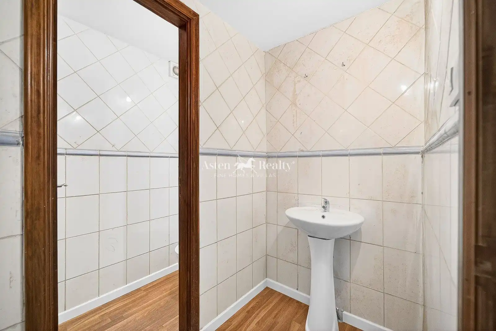 Baño de Local en venta en Guía de Isora con Terraza y Alarma