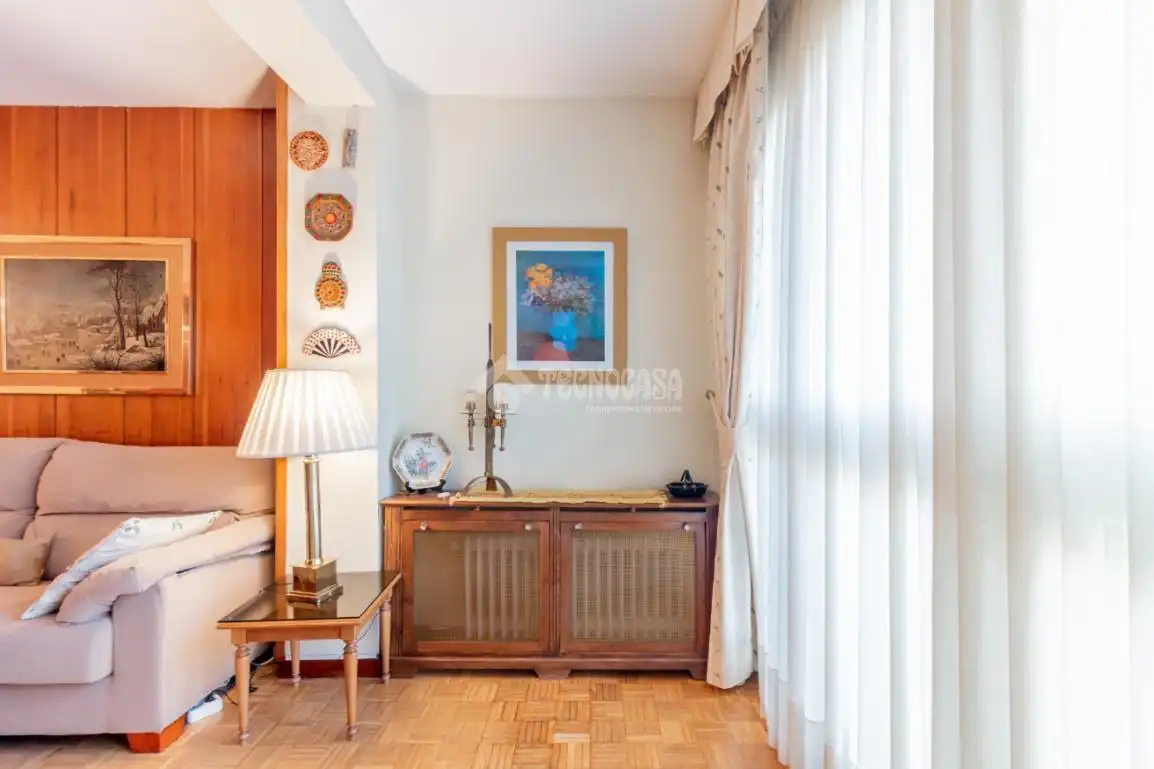 Sala d'estar de Pis en venda en Madrid amb Calefacció i Parquet