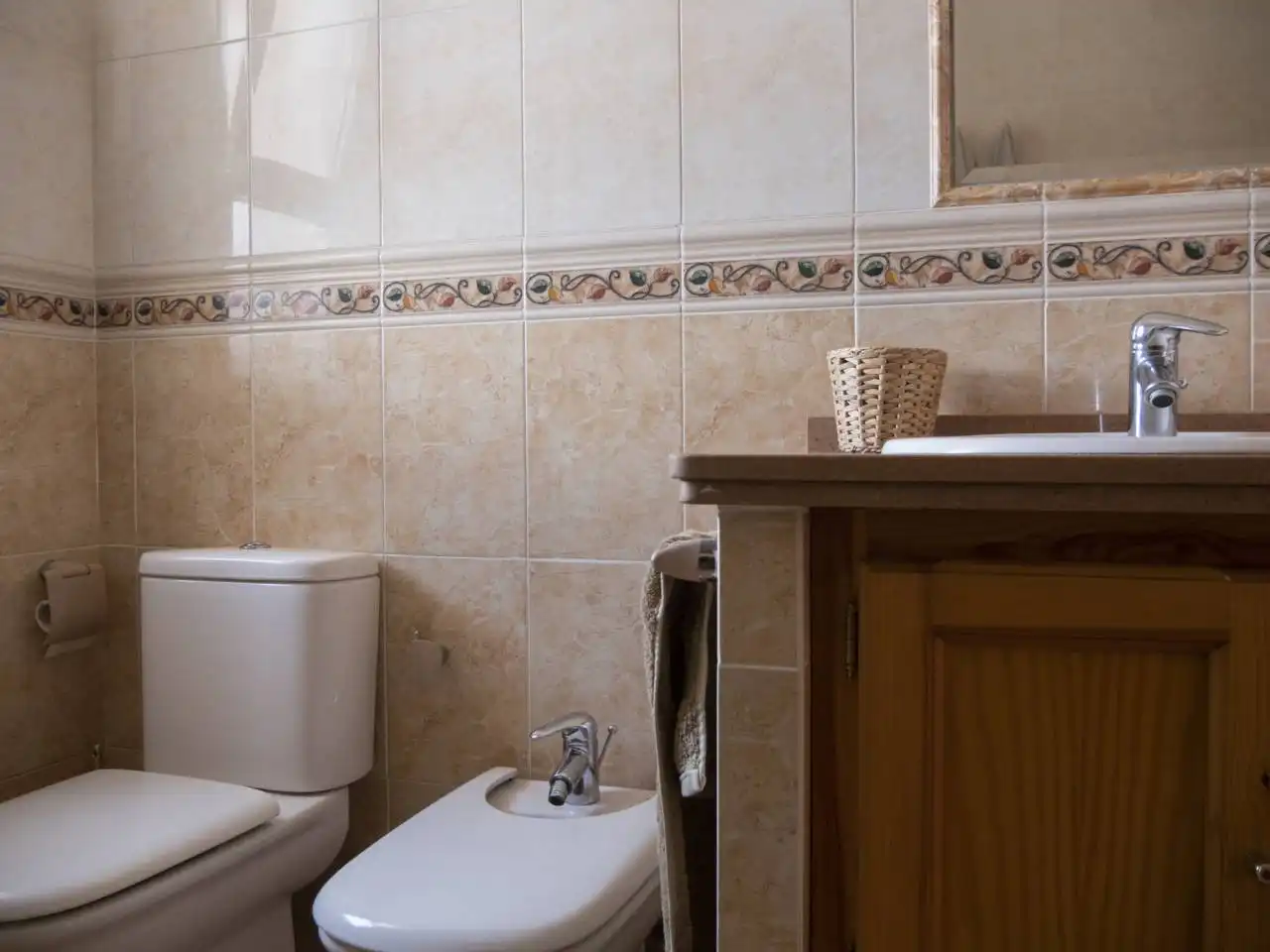 Bany de Casa o xalet en venda en Estepona amb Aire condicionat, Piscina i Moblat