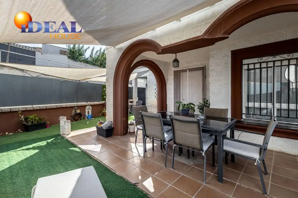 Casa en venta en Gójar