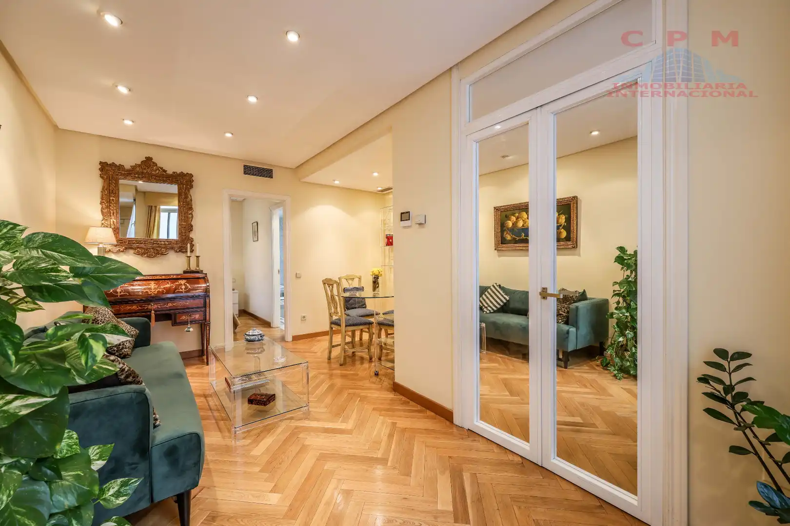 Living room of Flat for rent in Madrid  with Air Conditioner, Heating and Parquet flooring