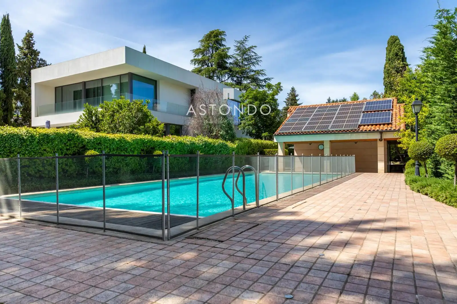Piscina de Casa o chalet en venta en Madrid con Aire acondicionado, Calefacción y Terraza