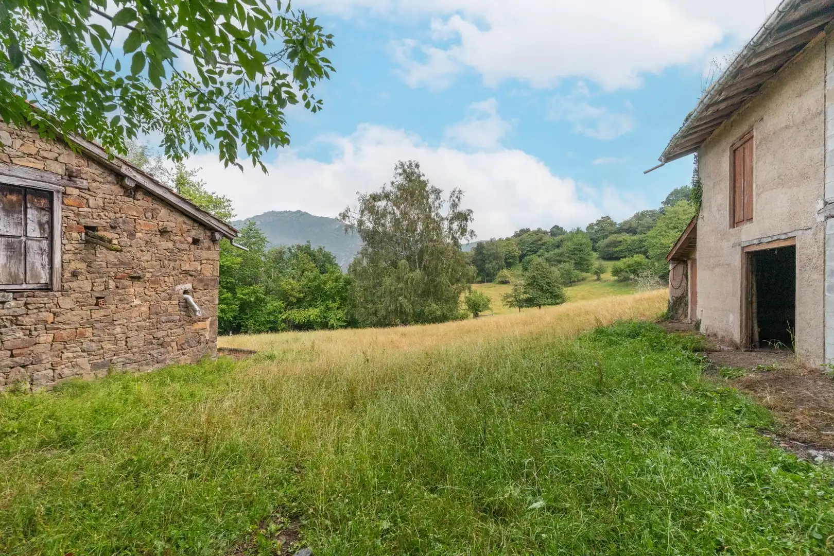Finca rústica en venta en Sobrescobio con Jardín privado, Terraza y Amueblado