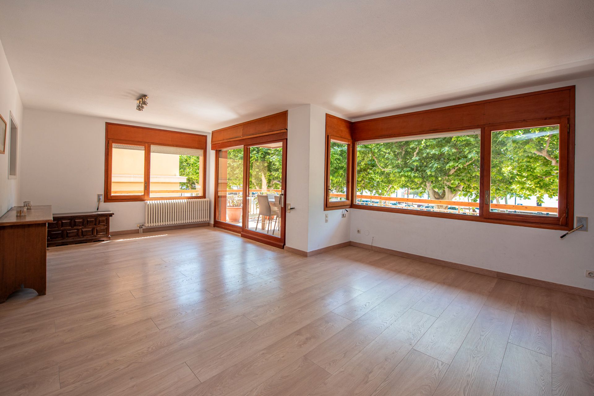 Living room of Flat for sale in Sant Feliu de Guíxols  with Heating, Parquet flooring and Terrace