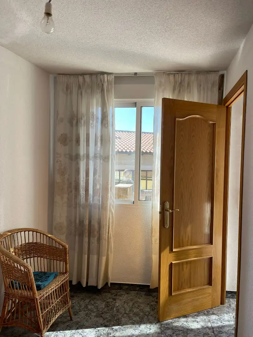 Habitación de Casa o chalet en venta en Valdeobispo con Terraza, Trastero y Amueblado