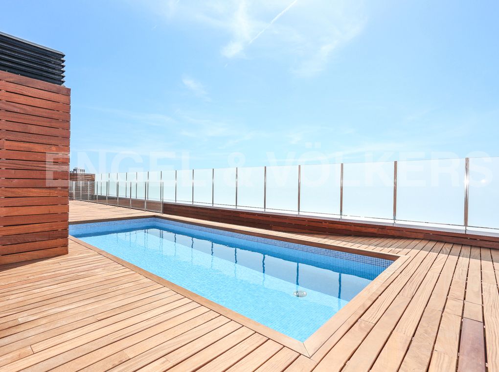 Swimming pool of Attic for sale in  Barcelona Capital  with Air Conditioner, Heating and Parquet flooring
