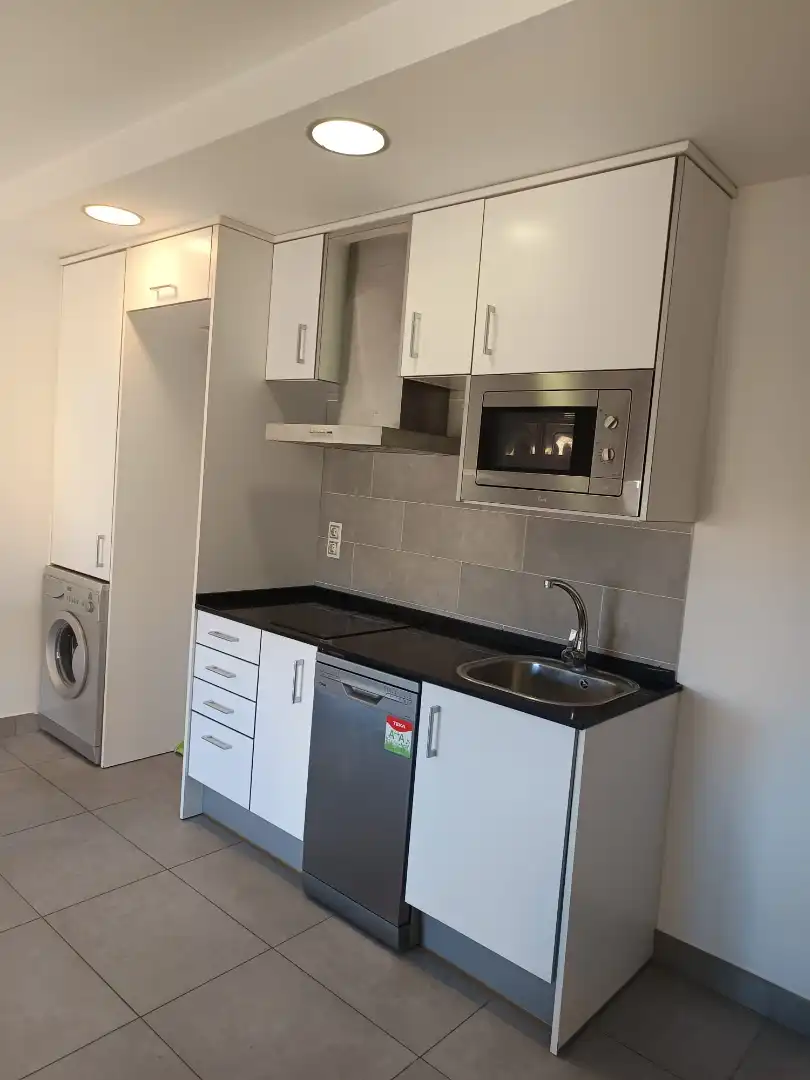 Küche von Wohnung zur Miete in Viladecans mit Abstellraum, Möbliert und Ofen