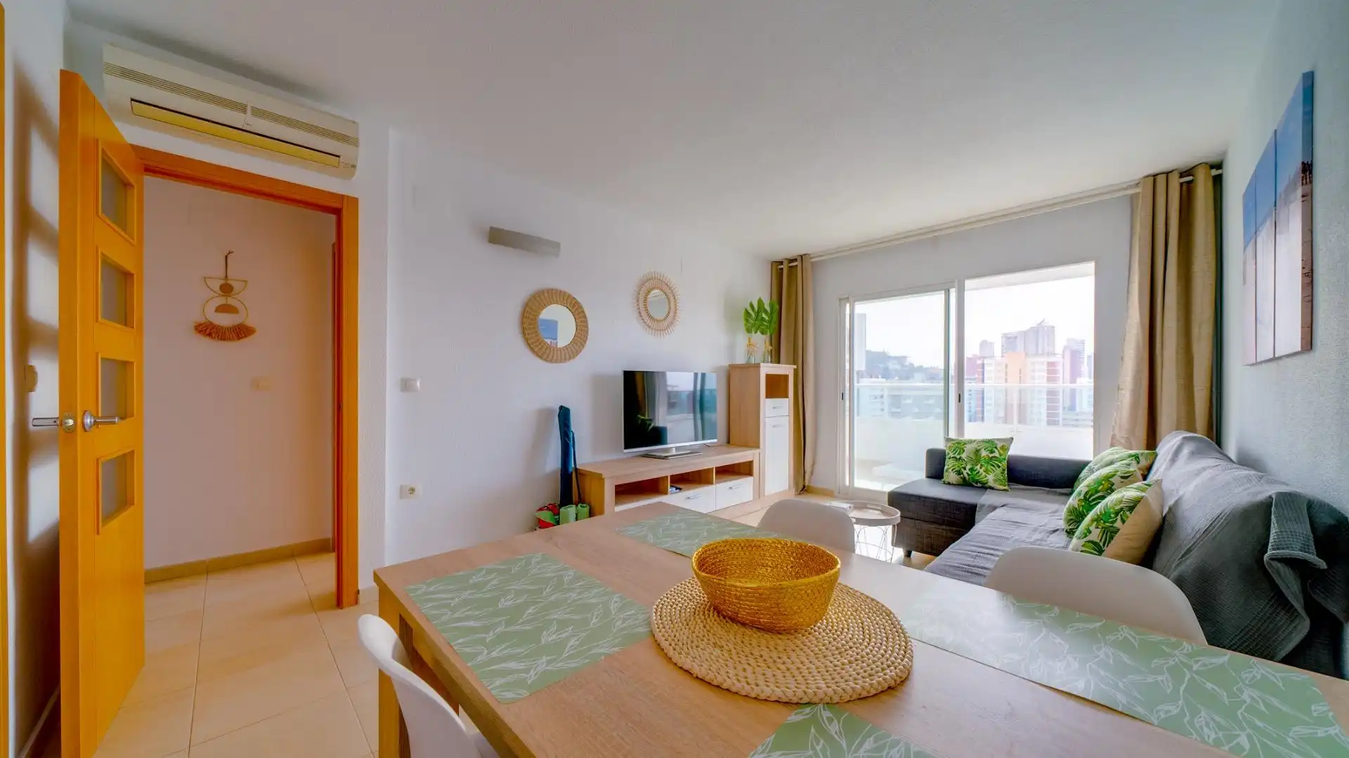 Sala de estar de Apartamento de alquiler en Benidorm con Aire acondicionado, Calefacción y Jardín privado