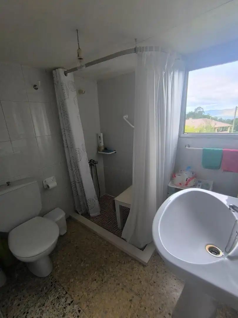 Bany de Casa o xalet en venda en Teo amb Jardí privat