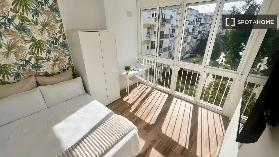 Balcony of Flat for rent in Sevilla  with Air Conditioner, Heating and Furnished