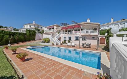 Vista exterior de Casa o xalet en venda en Mijas amb Aire condicionat, Jardí privat i Terrassa