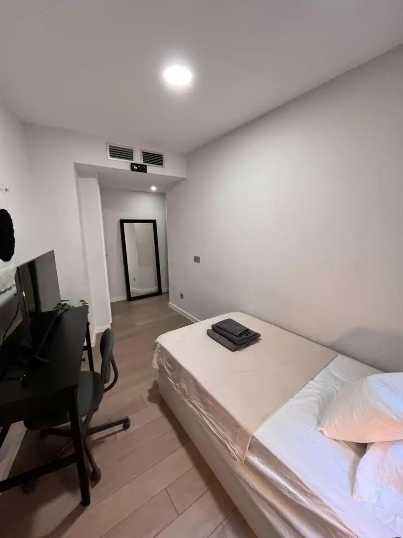 Bedroom of Flat for share in  Madrid Capital  with Air Conditioner, Heating and Terrace