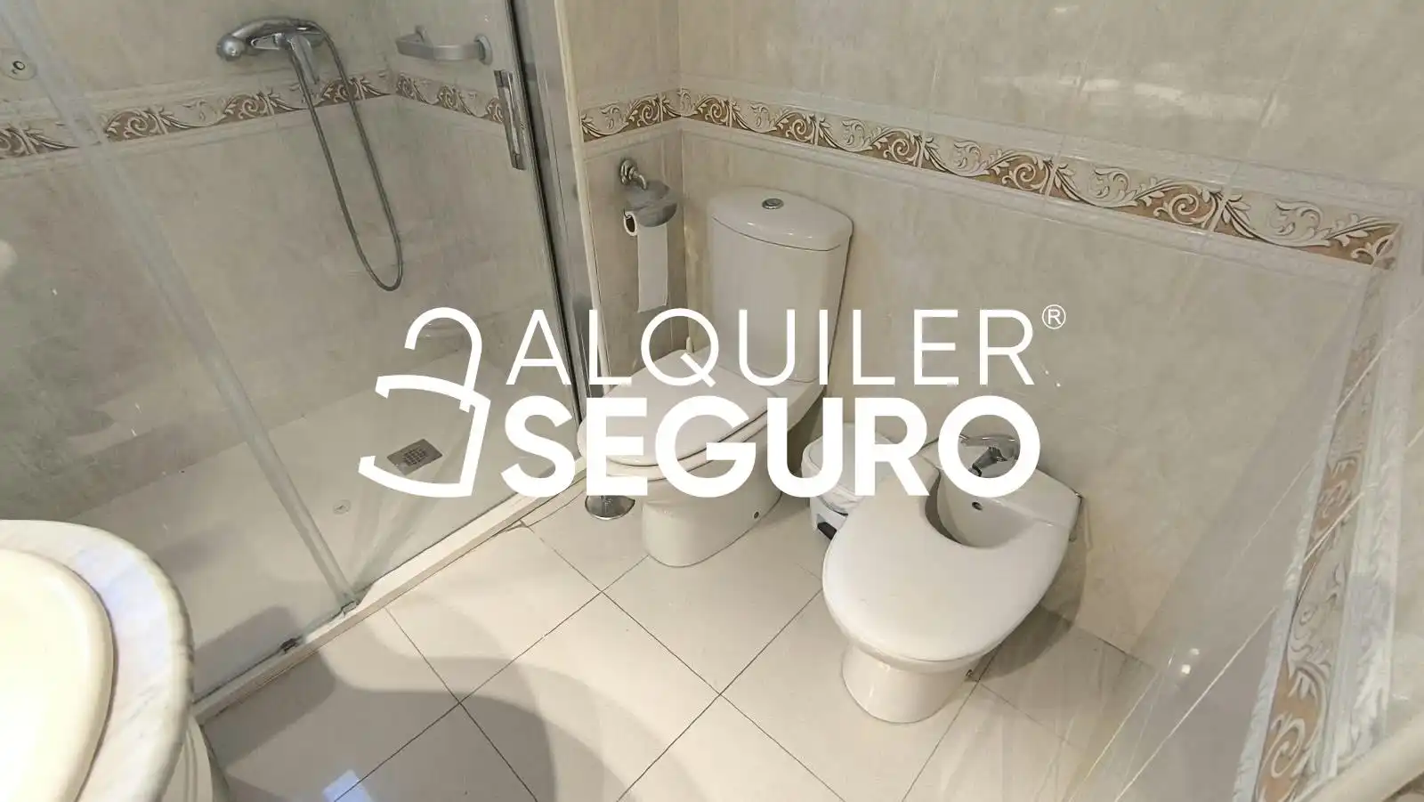 Bathroom of Flat for rent in Sevilla  with Air Conditioner