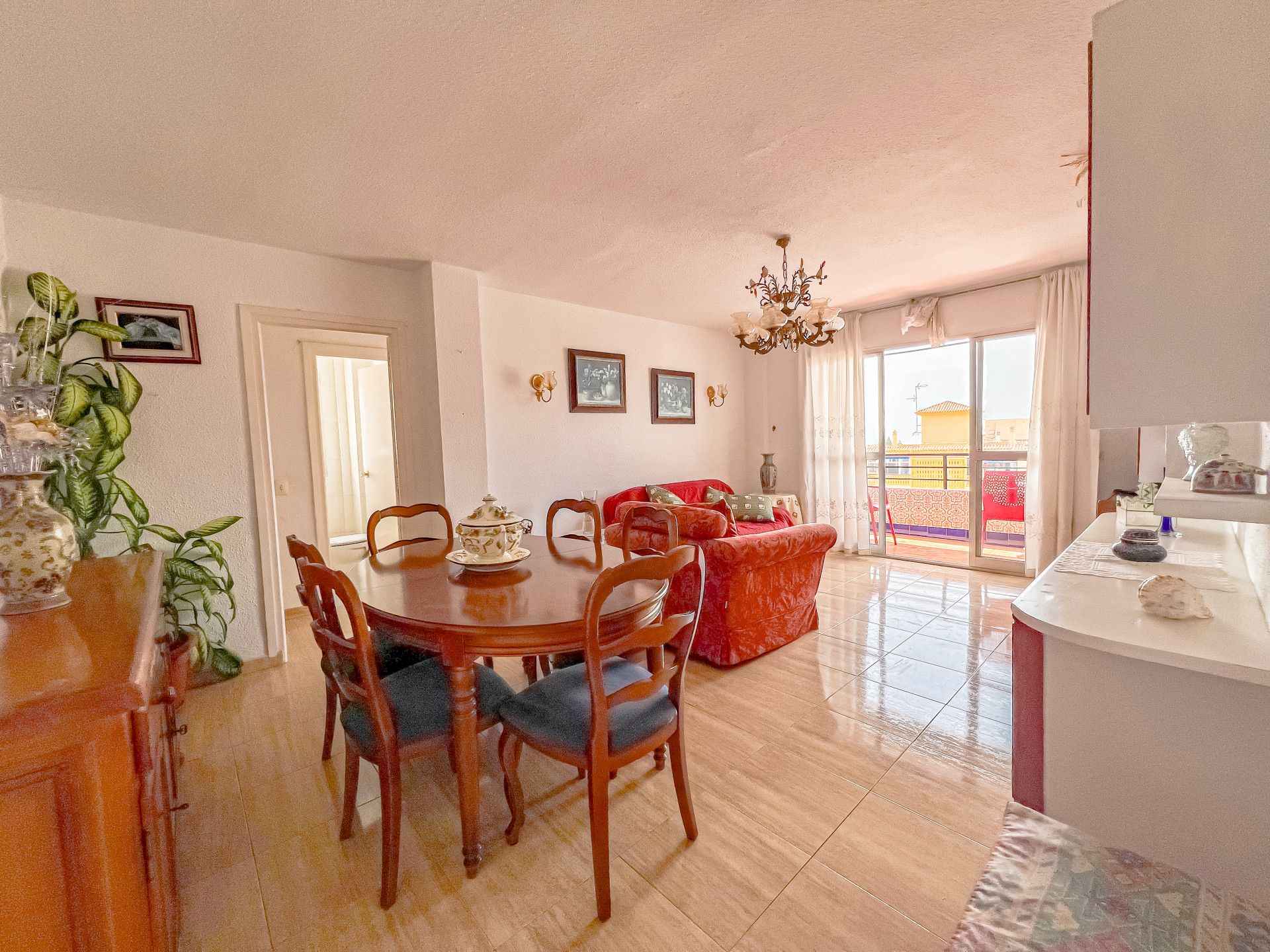 Menjador de Apartament en venda en Marbella amb Aire condicionat i Terrassa
