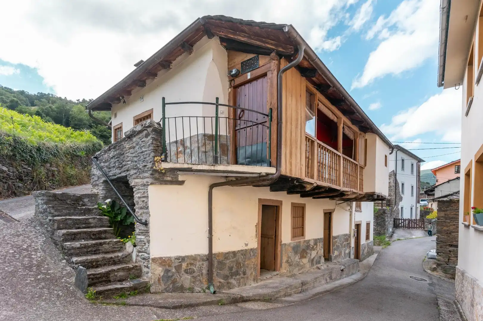 Vista exterior de Casa o chalet en venta en Cangas del Narcea con Jardín privado, Amueblado y Balcón