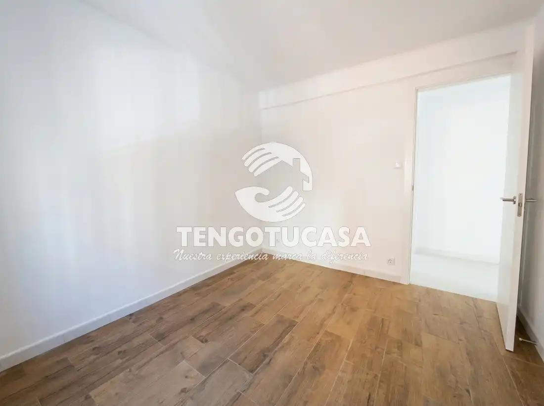 Piso en venta en Calle de María Teresa Sáenz de Heredia, 22, Ventas