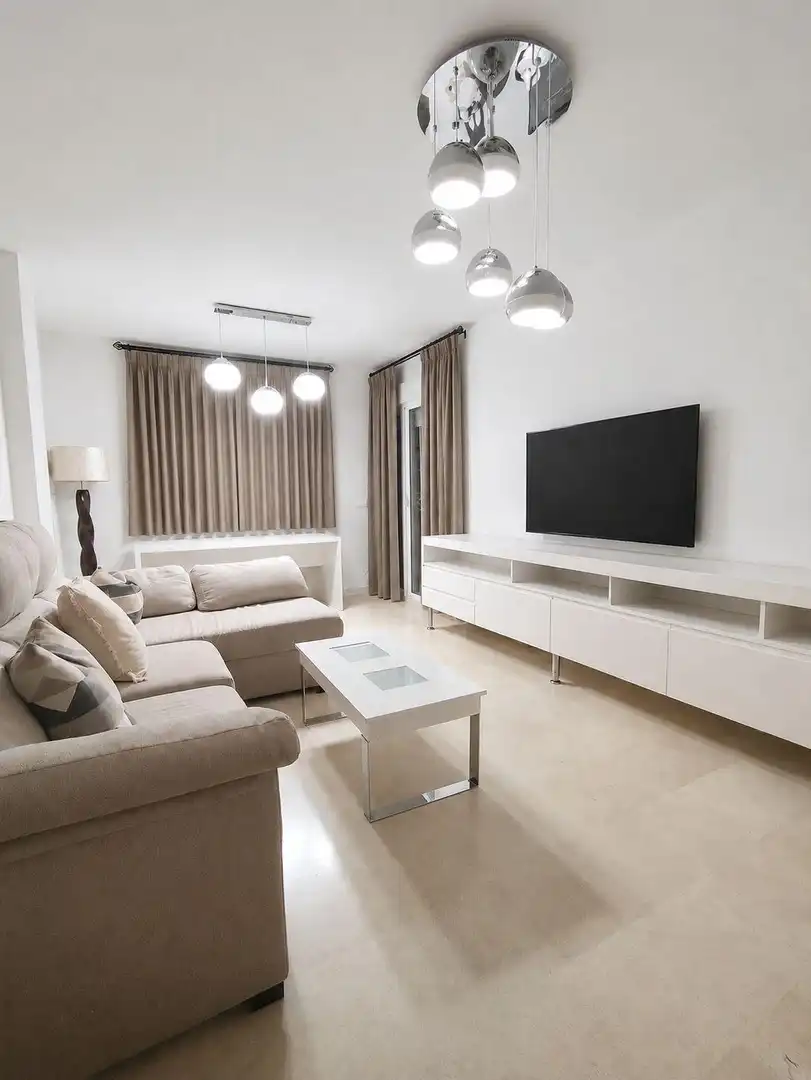 Living room of Ground floor for rent in Algeciras  with Private garden, Furnished and Alarm