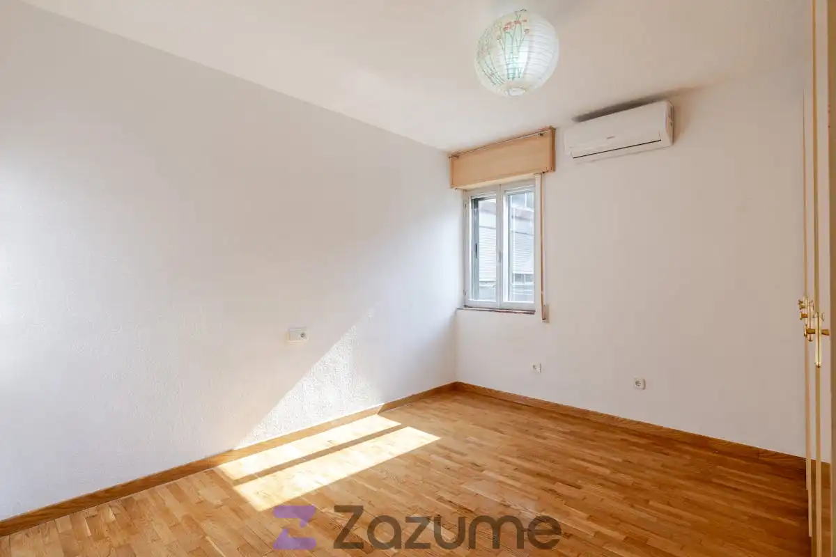 Dormitori de Pis de lloguer en Madrid amb Aire condicionat, Parquet i Terrassa