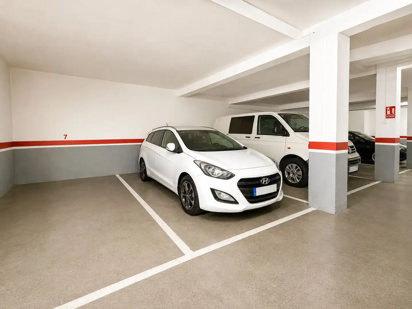 Parking de Piso en venta en Oviedo  con Calefacción y Trastero