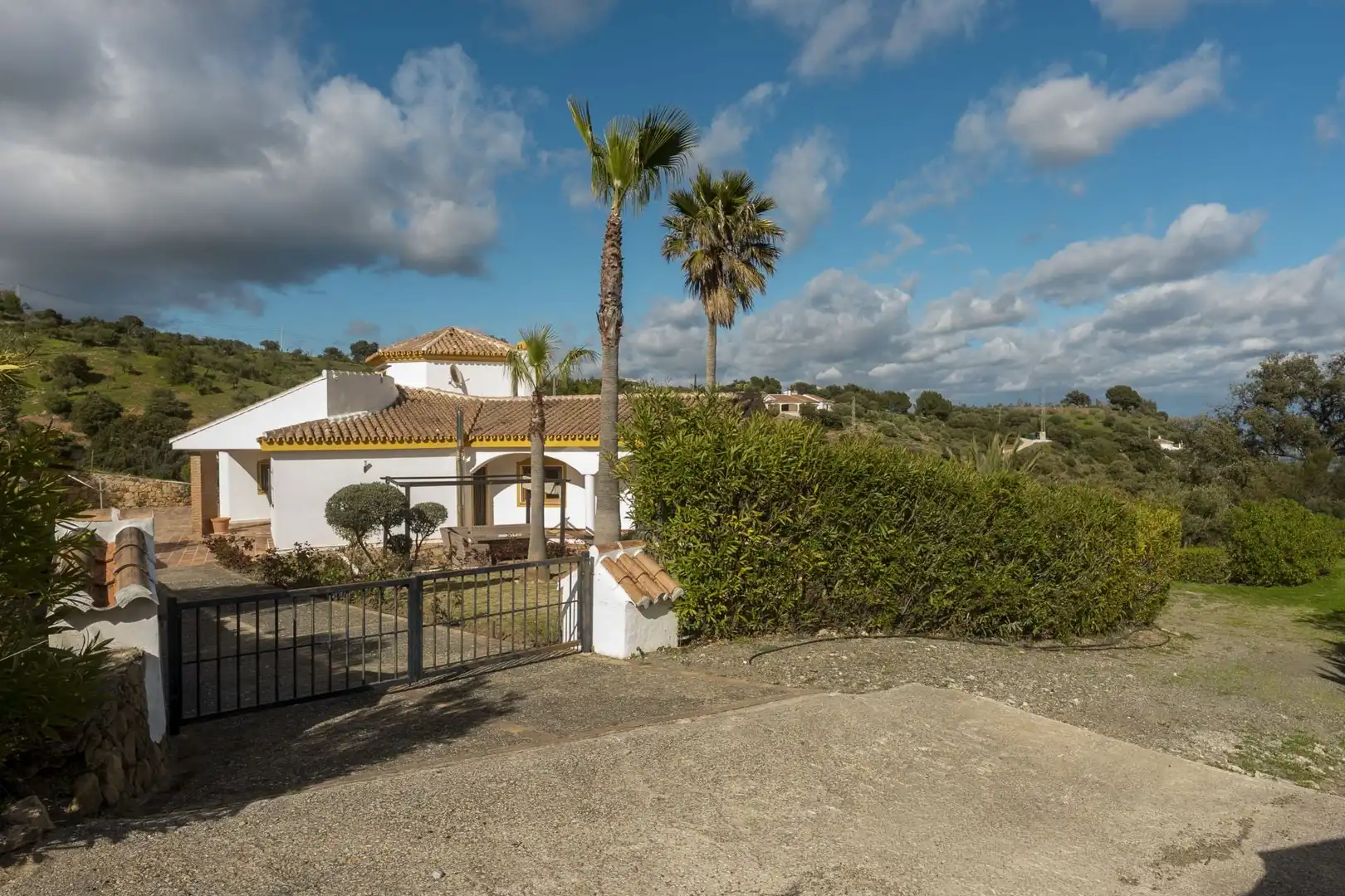 Vista exterior de Finca rústica en venda en Casarabonela amb Calefacció i Piscina