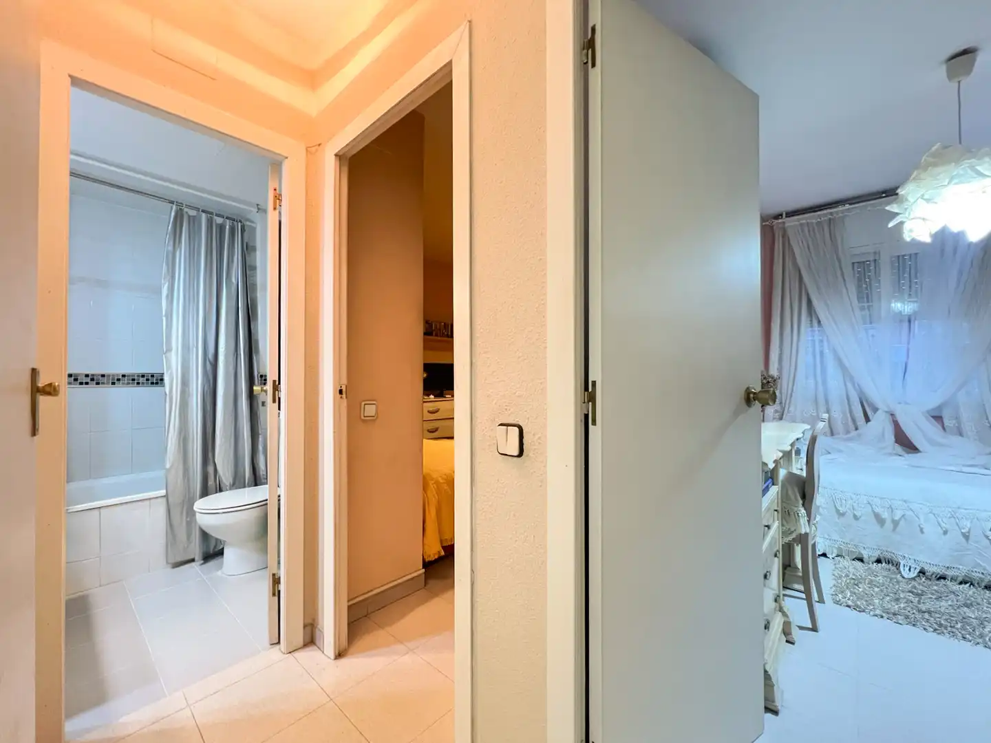 Schlafzimmer von Einfamilien-Reihenhaus zum Verkauf in Mollet del Vallès mit Klimaanlage, Heizung und Privatgarten
