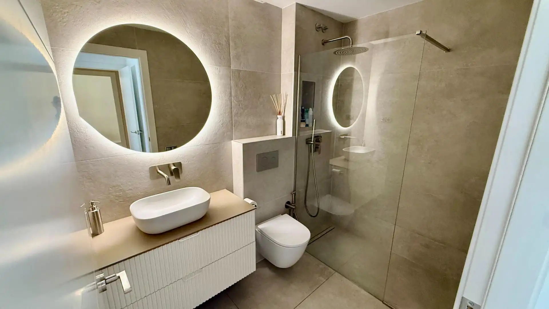 Bathroom of Flat for sale in Barcelona  with Air Conditioner, Heating and Parquet flooring