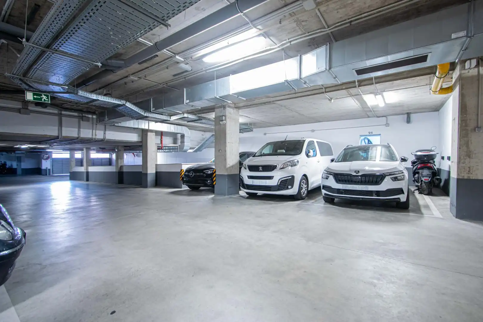 Parking de Piso en venta en Sevilla con Aire acondicionado, Calefacción y Terraza