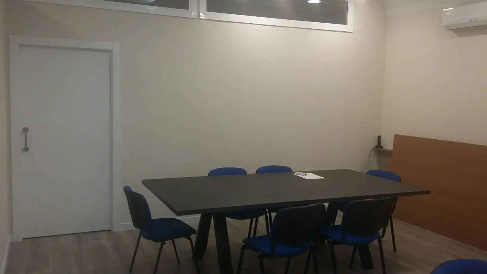 Esszimmer von Büro zur Miete in Barcelona mit Klimaanlage und Möbliert