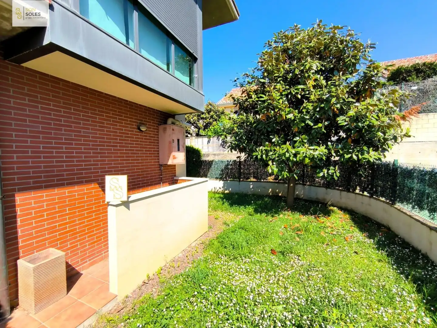 Vista exterior de Dúplex en venta en Santa Cruz de Bezana con Calefacción, Terraza y Alarma