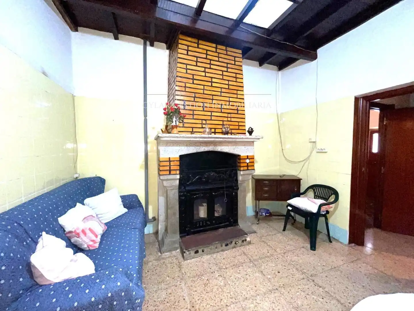 Casa o xalet en venda en San Pedro de Rozados amb Calefacció, Traster i Moblat