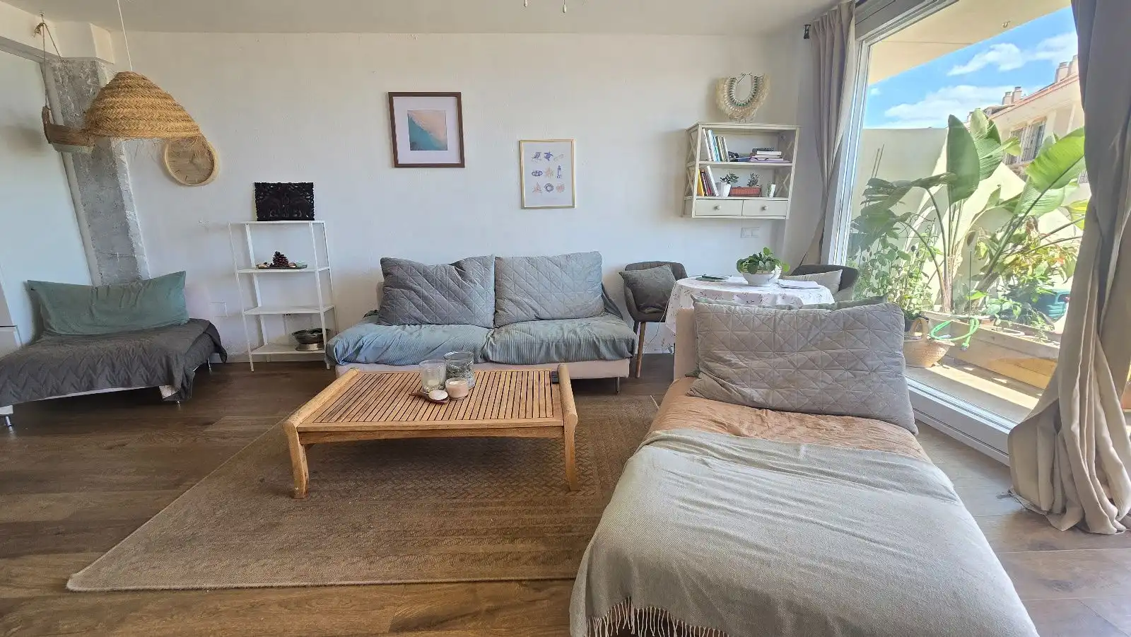 Sala d'estar de Casa adosada en venda en Benalmádena amb Piscina, Moblat i Piscina comunitària
