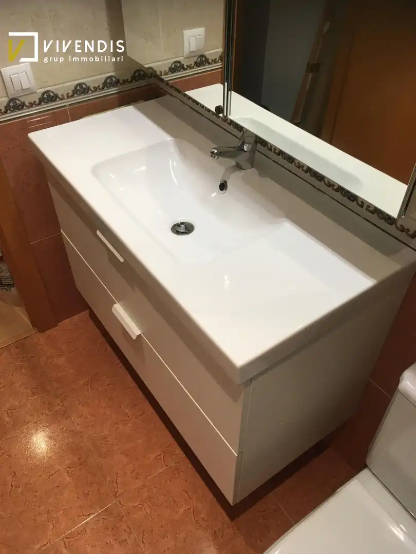 Baño de Piso de alquiler en Lleida con Calefacción, Amueblado y Balcón