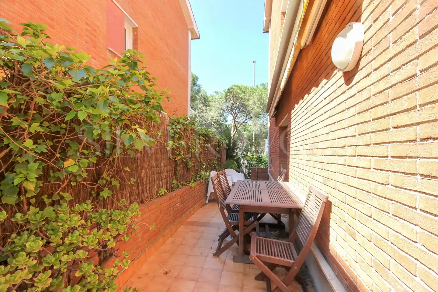 Terrasse von Einfamilien-Reihenhaus zur Miete in Gavà mit Klimaanlage, Heizung und Privatgarten