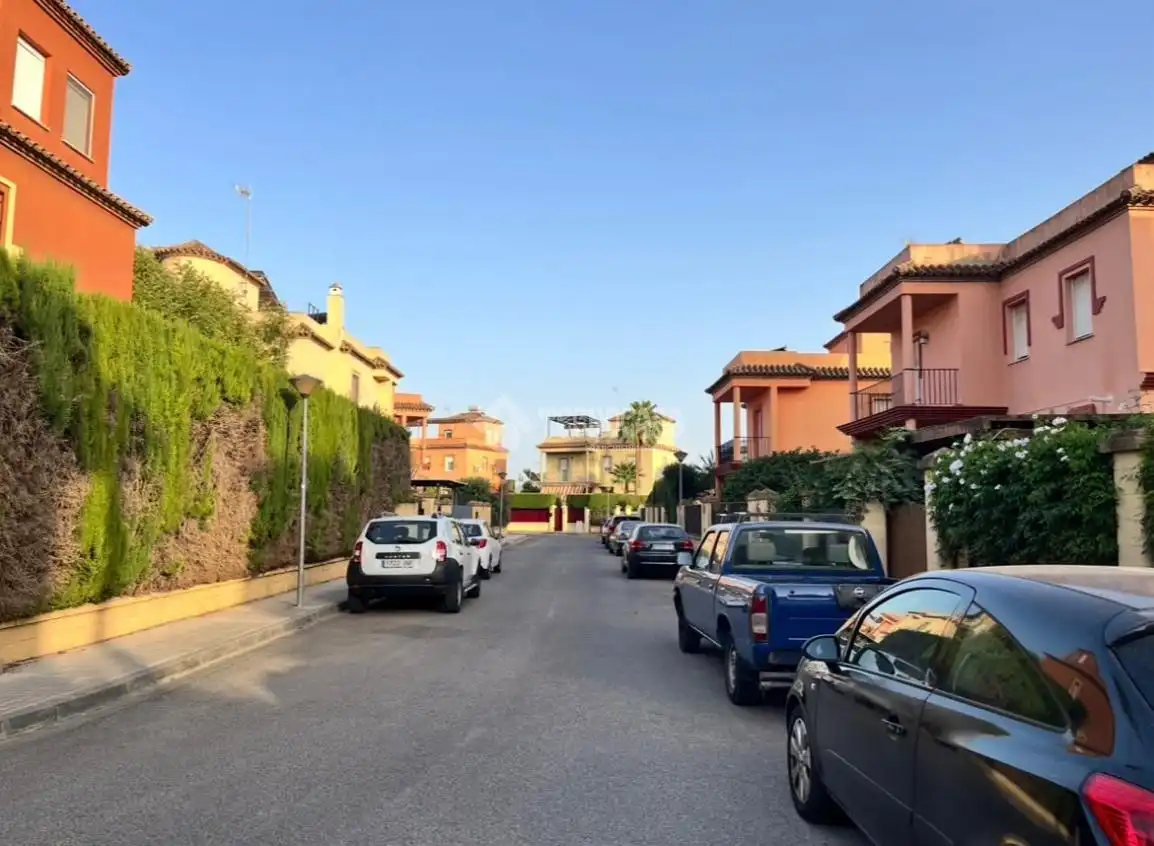 Vista exterior de Casa o chalet en venta en Mairena del Aljarafe