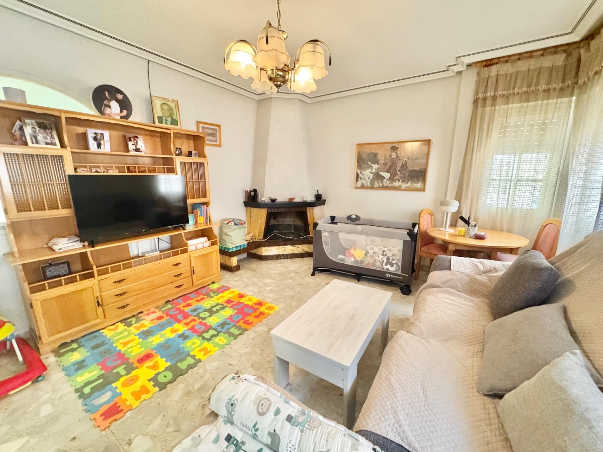 Sala d'estar de Casa o xalet en venda en Redován amb Aire condicionat, Calefacció i Jardí privat