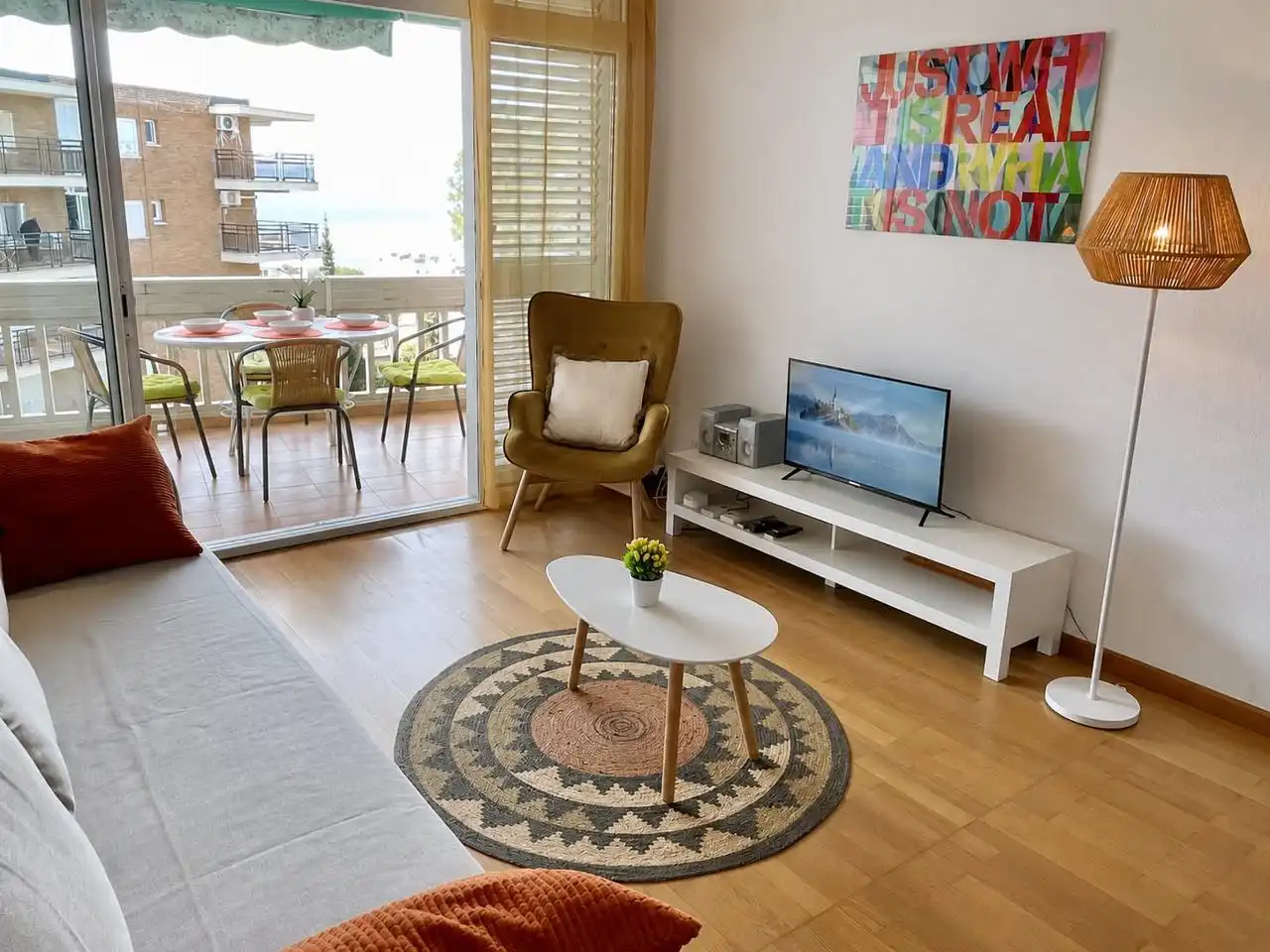 Sala de estar de Piso en venta en Salou con Terraza, Amueblado y Piscina comunitaria