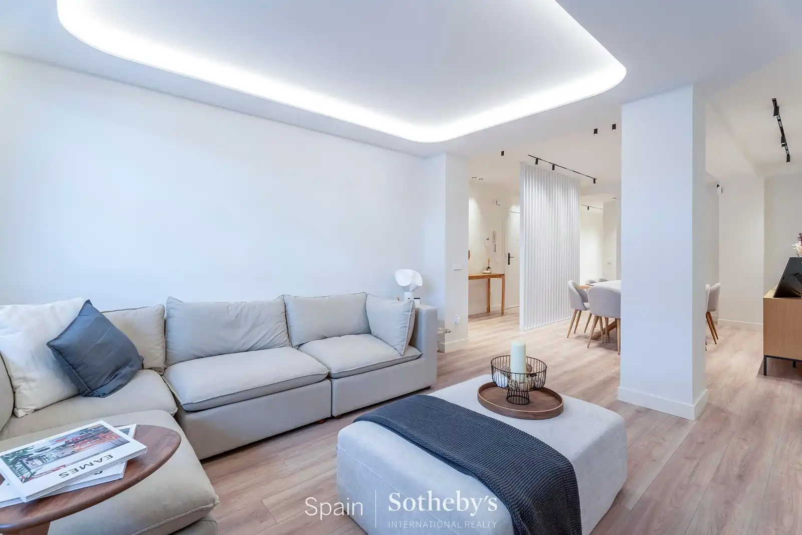 Sala d'estar de Apartament en venda en Madrid amb Aire condicionat i Calefacció