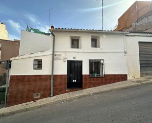 Vista exterior de Casa adosada en venda en Yecla amb Aire condicionat i Terrassa