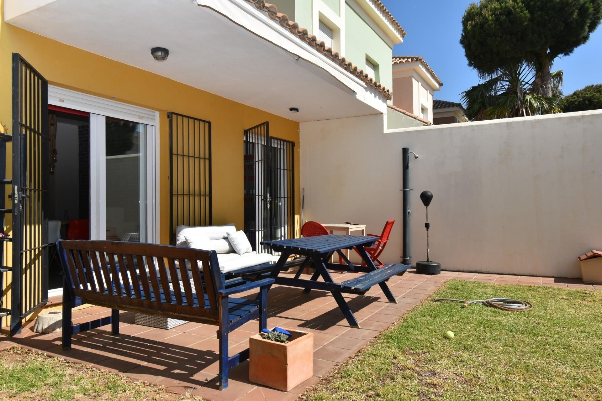 Jardí de Casa adosada en venda en Chiclana de la Frontera amb Aire condicionat, Jardí privat i Terrassa