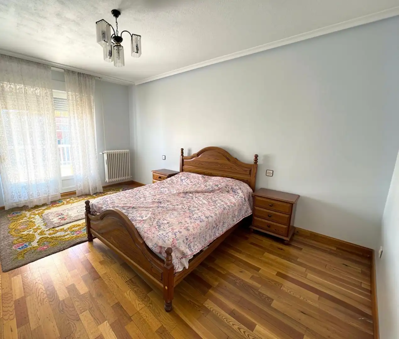 Habitación de Casa adosada en venta en San Andrés del Rabanedo con Calefacción, Jardín privado y Parquet
