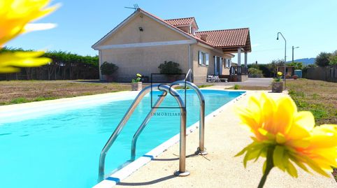 Chalet con piscina en Ares